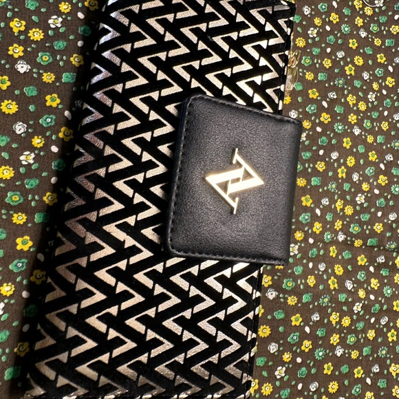 Adrienne Vittadini, NWT Wallet, Mettalic - Picture 11 of 15
